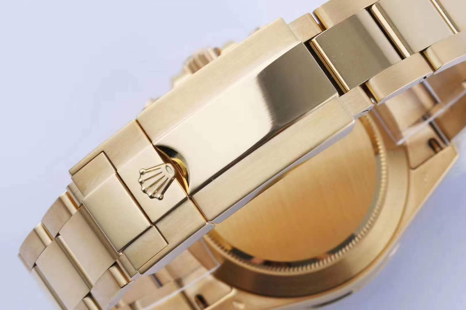 Daytona 116505 Red Dial in Rose Gold