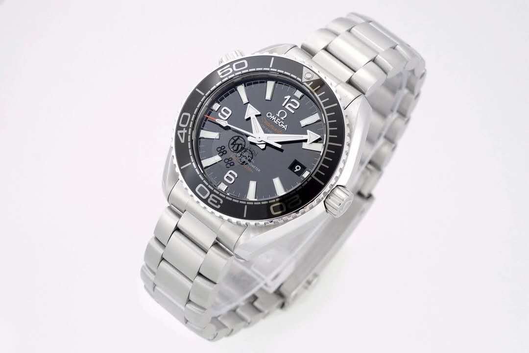 Seamaster Planet Ocean 600M Co-Axial Master Chronometer Black Dial 39.5mm on Bracelet