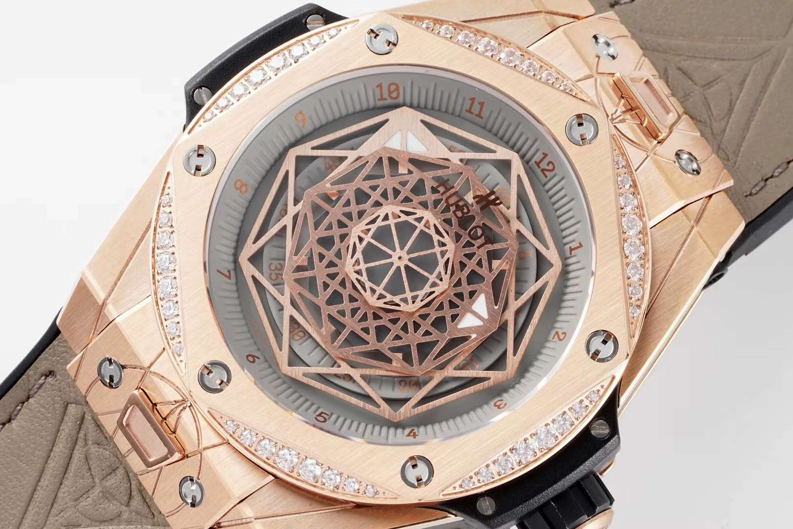 Big Bang Unico Sang Bleu in Rose Gold with D1am0nd Bezel on Brown Leather Strap