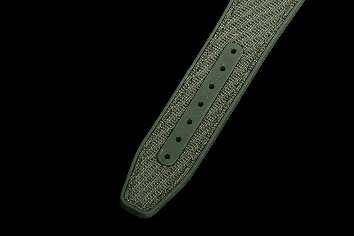 Big Pilot’s Watch 43 IW329802 Top Gun Edition Woodland on Camo Strap